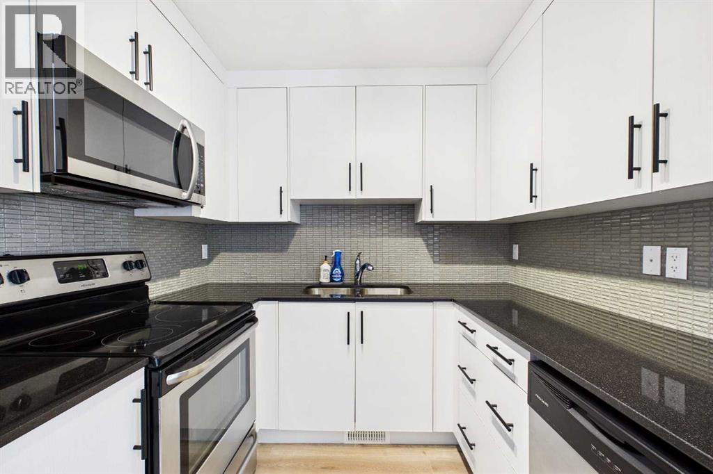 1, 67 West Coach Manor SW, Calgary, Alberta  T3H 1R7 - Photo 11 - A2302694