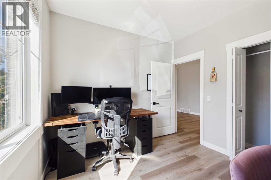 1, 67 West Coach Manor SW, Calgary, Alberta  T3H 1R7 - Photo 19 - A2302694