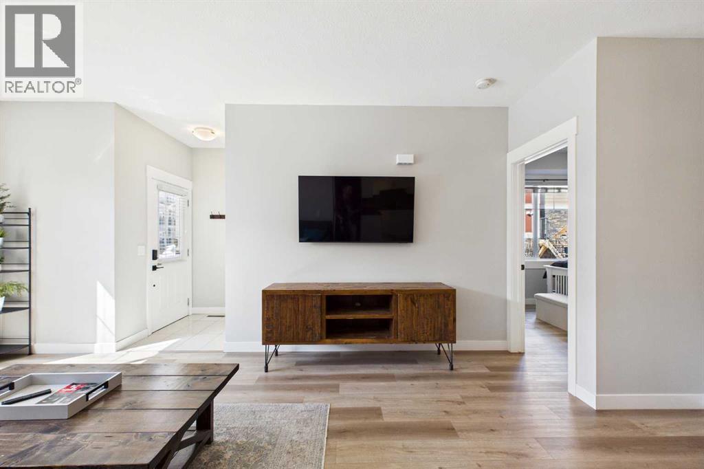 1, 67 West Coach Manor SW, Calgary, Alberta  T3H 1R7 - Photo 4 - A2302694