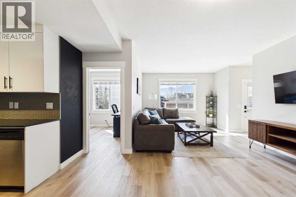 1, 67 West Coach Manor SW, Calgary, Alberta  T3H 1R7 - Photo 17 - A2302694