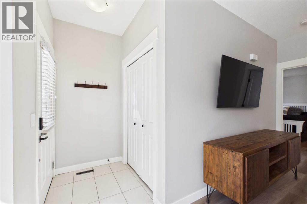 1, 67 West Coach Manor SW, Calgary, Alberta  T3H 1R7 - Photo 3 - A2302694