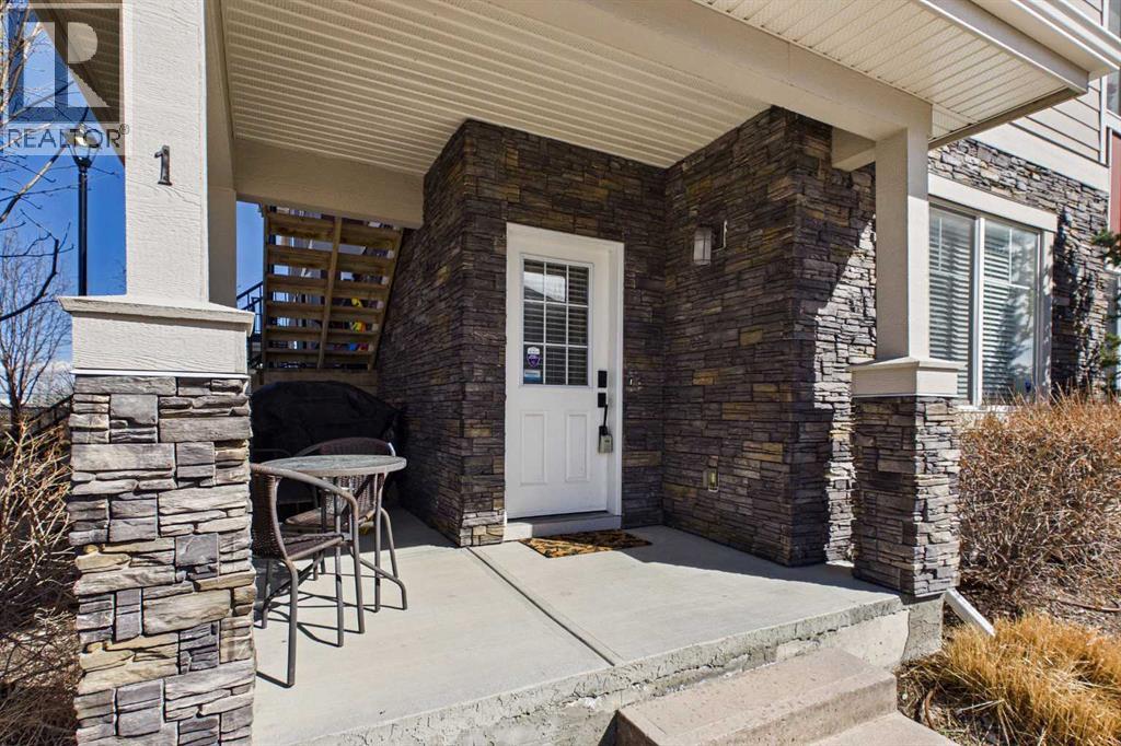 1, 67 West Coach Manor SW, Calgary, Alberta  T3H 1R7 - Photo 2 - A2302694