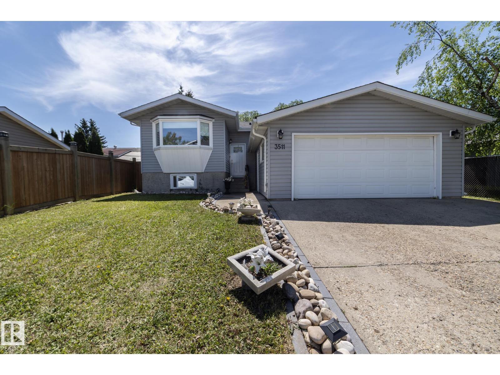 3511 33 AV NW, edmonton, Alberta
