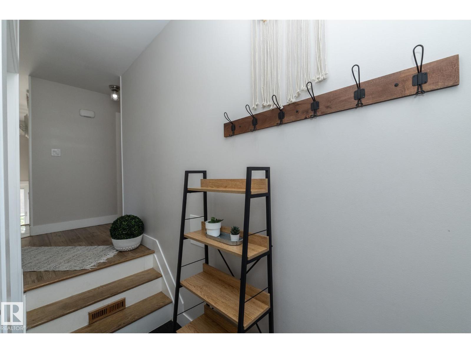 3511 33 Av Nw, Edmonton, Alberta  T6L 4N6 - Photo 3 - E4484302