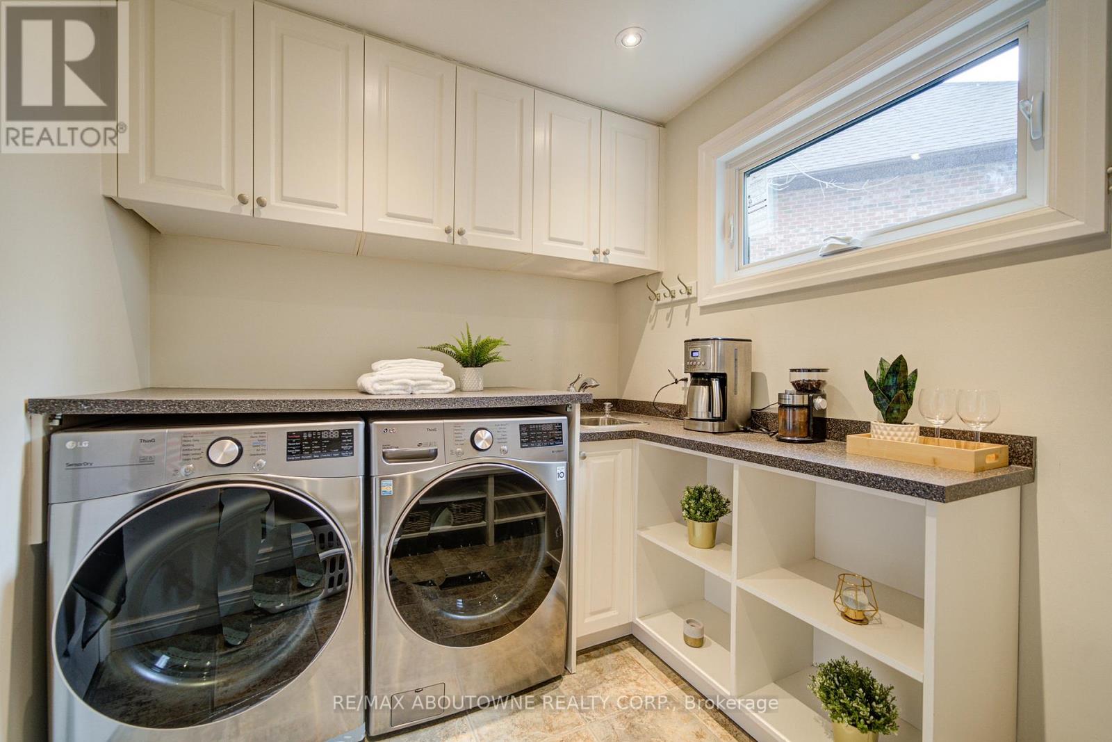 1328 King Henry Court, Oakville, Ontario  L6M 2Y6 - Photo 24 - W12982572