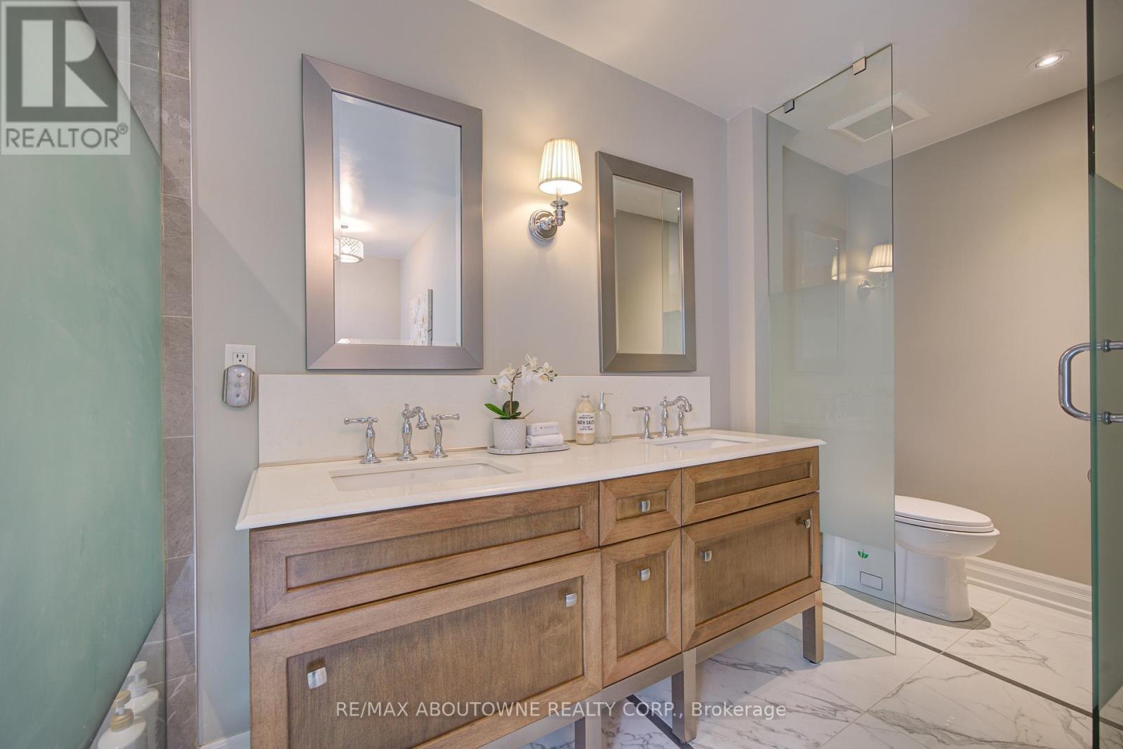 1328 King Henry Court, Oakville, Ontario  L6M 2Y6 - Photo 30 - W12982572