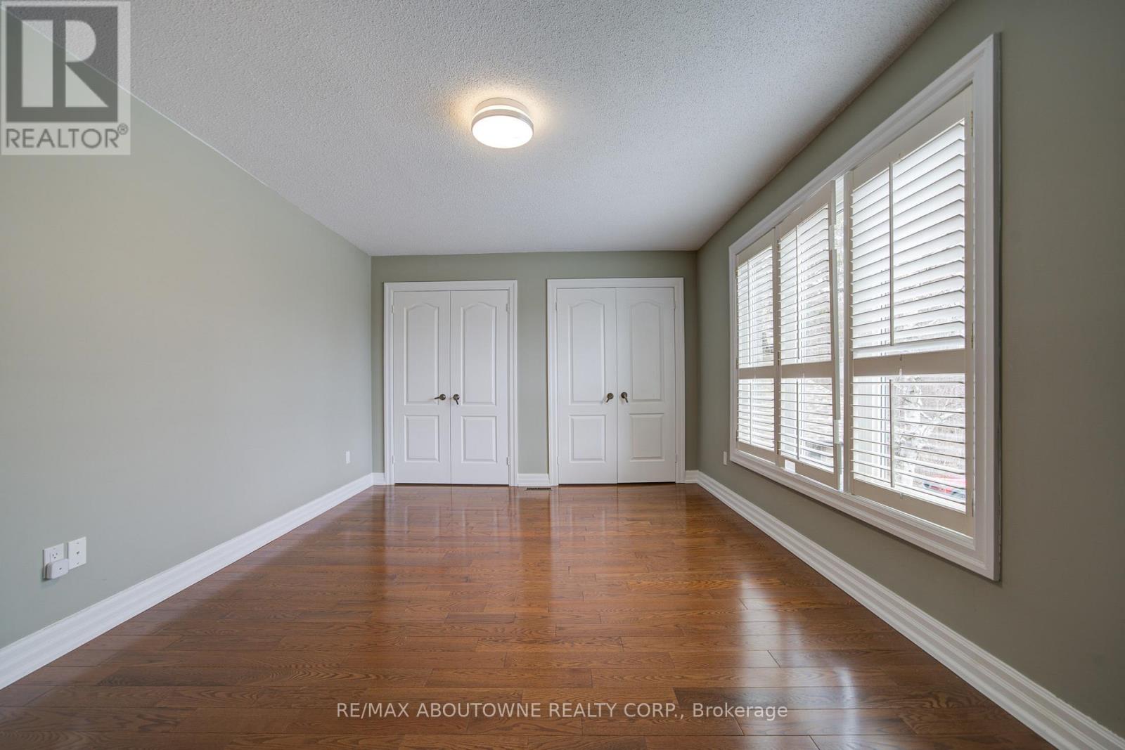 1328 King Henry Court, Oakville, Ontario  L6M 2Y6 - Photo 32 - W12982572