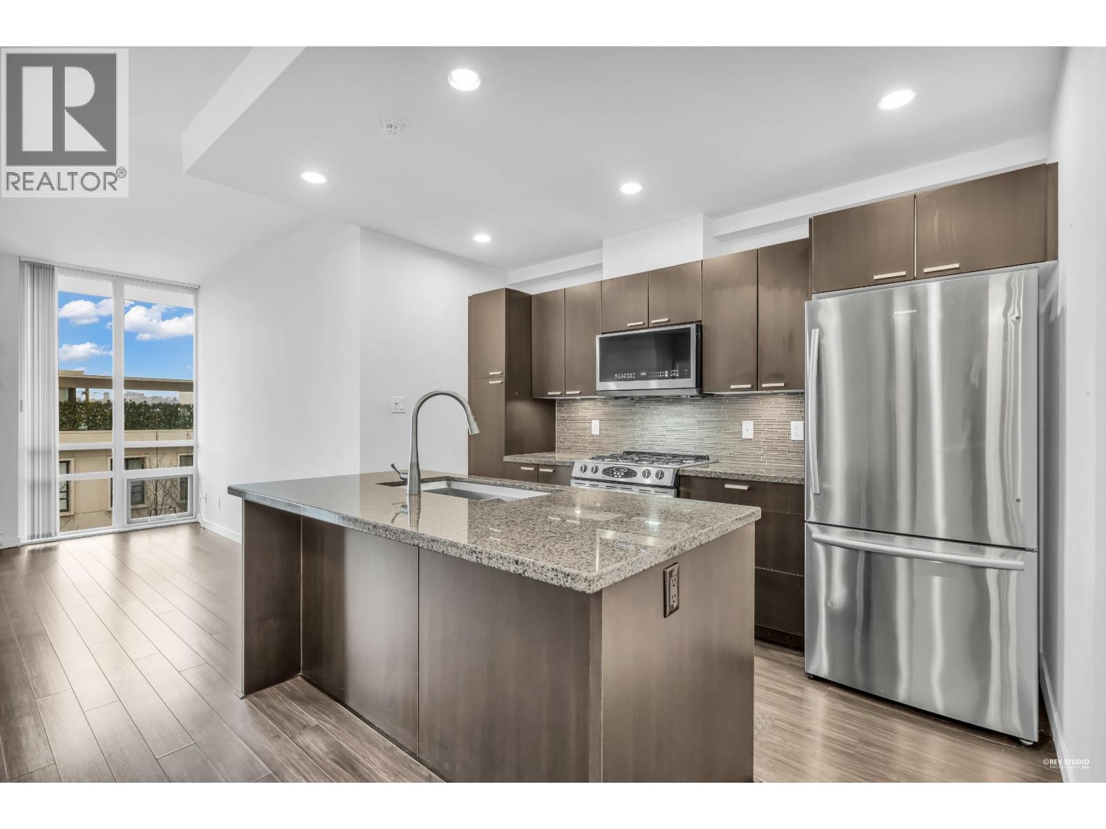 304 2200 Douglas Road, Burnaby, British Columbia  V5C 0G8 - Photo 4 - R3114432