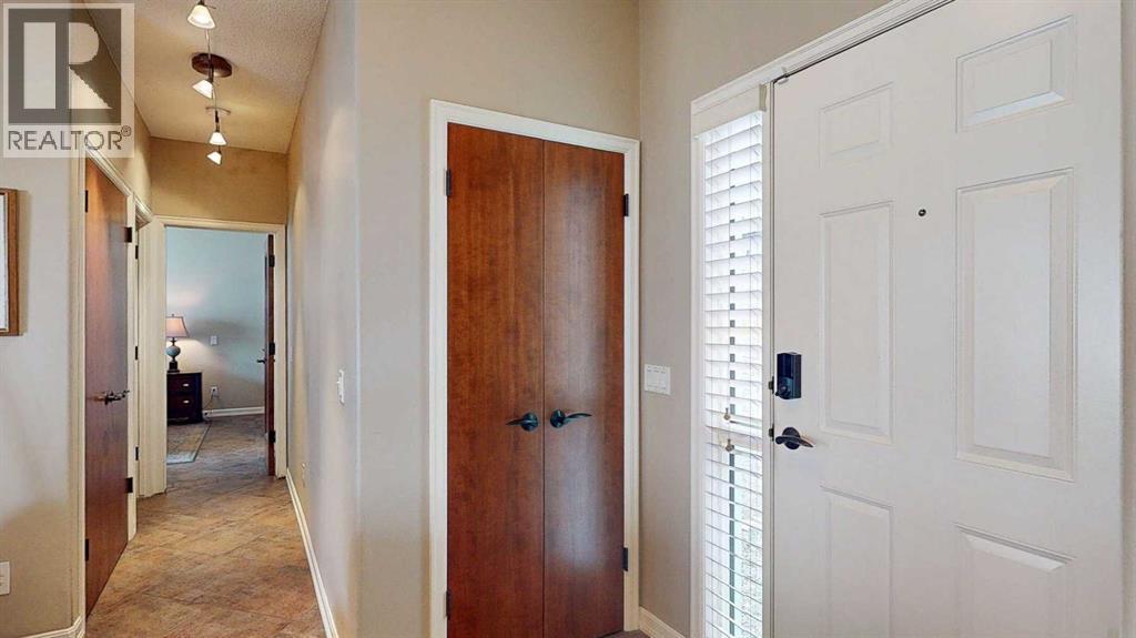 604, 1997 Sirocco Drive SW, Calgary, Alberta  T3H 3E6 - Photo 2 - A2304547