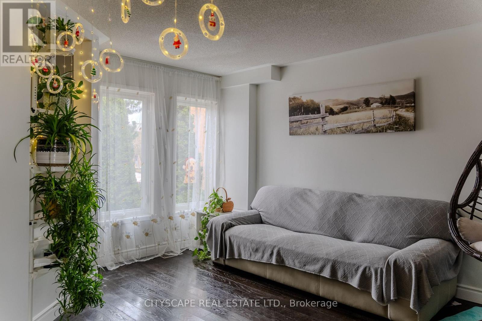 5357 Floral Hill Crescent, Mississauga, Ontario  L5V 1V2 - Photo 4 - W13045546