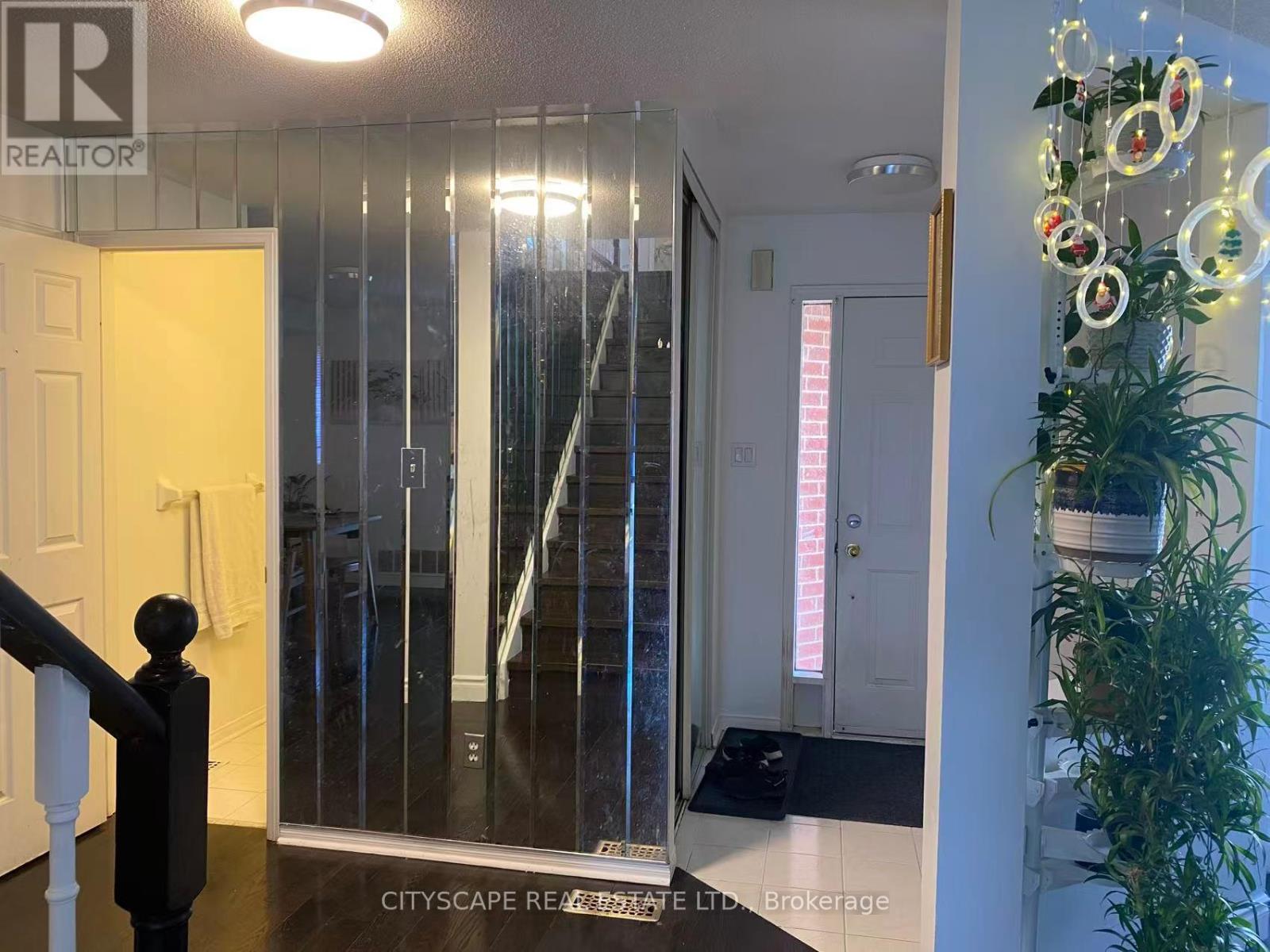 5357 Floral Hill Crescent, Mississauga, Ontario  L5V 1V2 - Photo 2 - W13045546