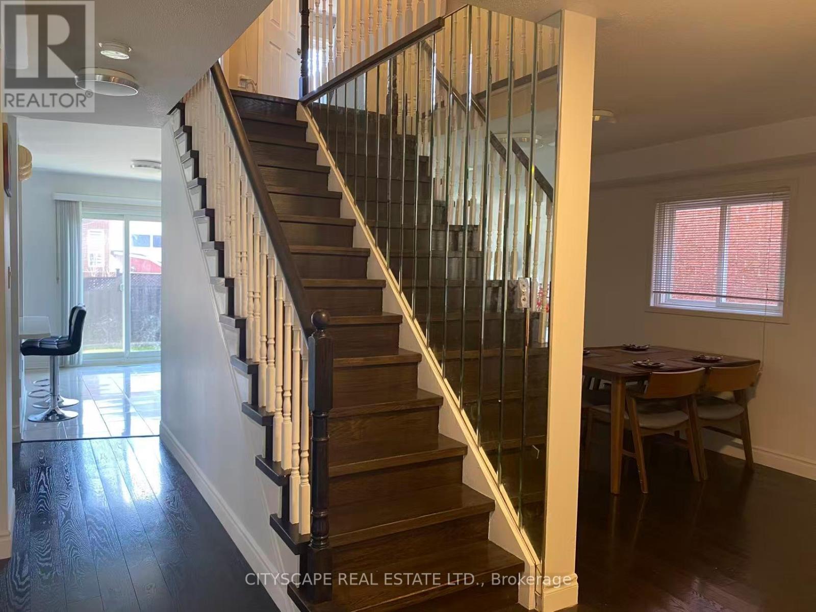 5357 Floral Hill Crescent, Mississauga, Ontario  L5V 1V2 - Photo 3 - W13045546