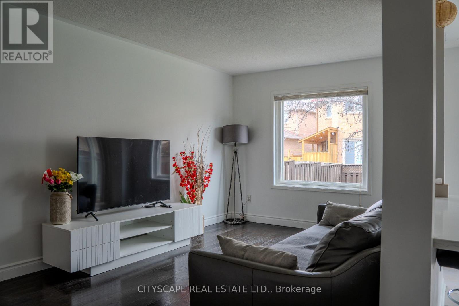 5357 Floral Hill Crescent, Mississauga, Ontario  L5V 1V2 - Photo 7 - W13045546