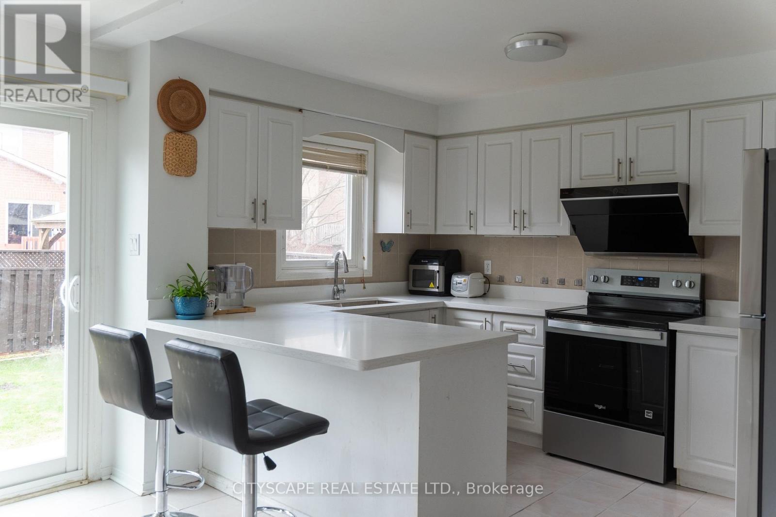 5357 Floral Hill Crescent, Mississauga, Ontario  L5V 1V2 - Photo 9 - W13045546