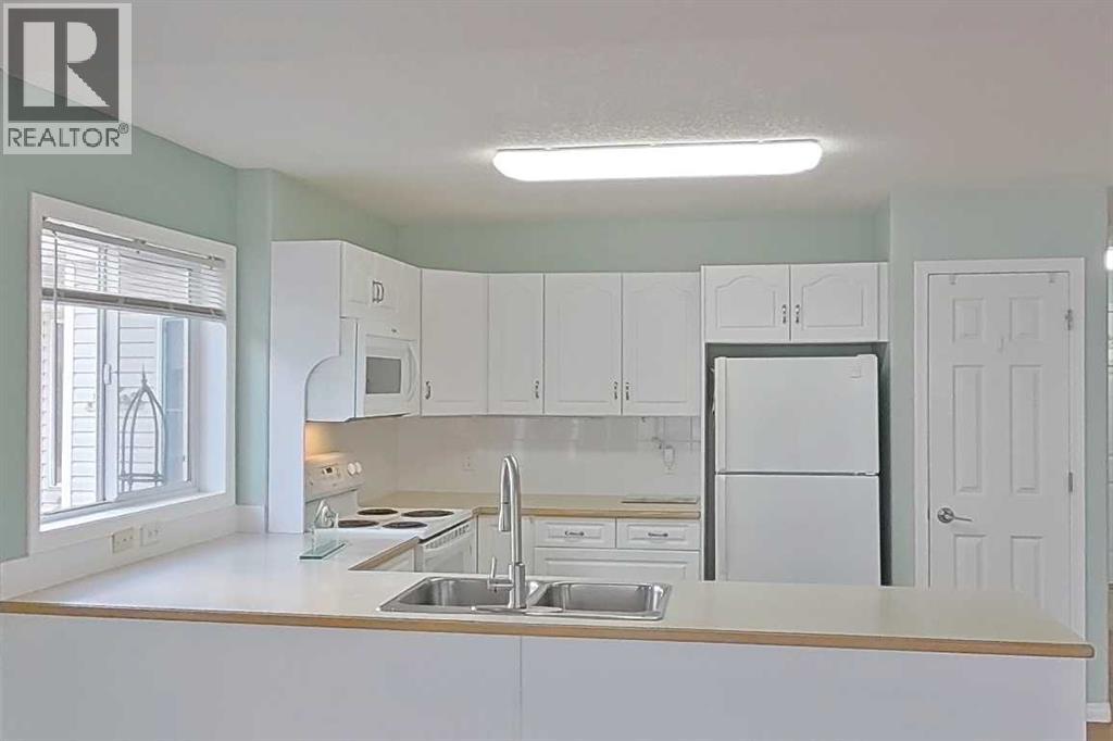 218 Centre Avenue W, Airdrie, Alberta  T4B 2M6 - Photo 8 - A2305162