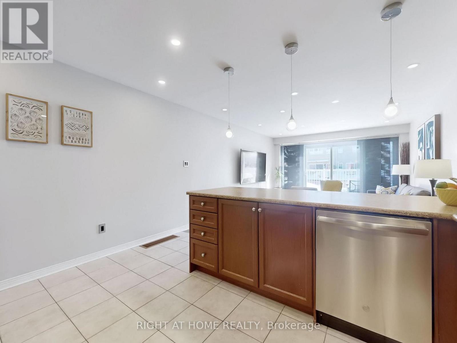 49 Wilkes Crescent, Toronto, Ontario  M1L 0B4 - Photo 9 - E12935430