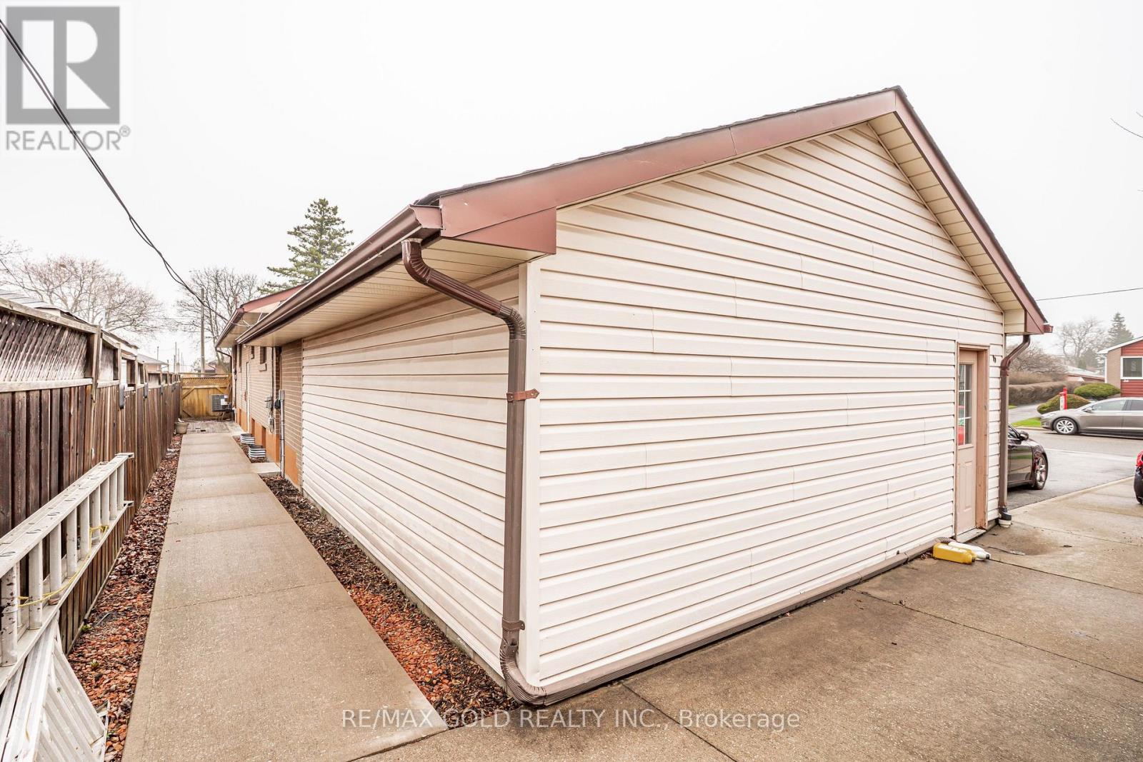 37 Carlyle Crescent, Brampton, Ontario  L6W 2Y9 - Photo 35 - W13045666