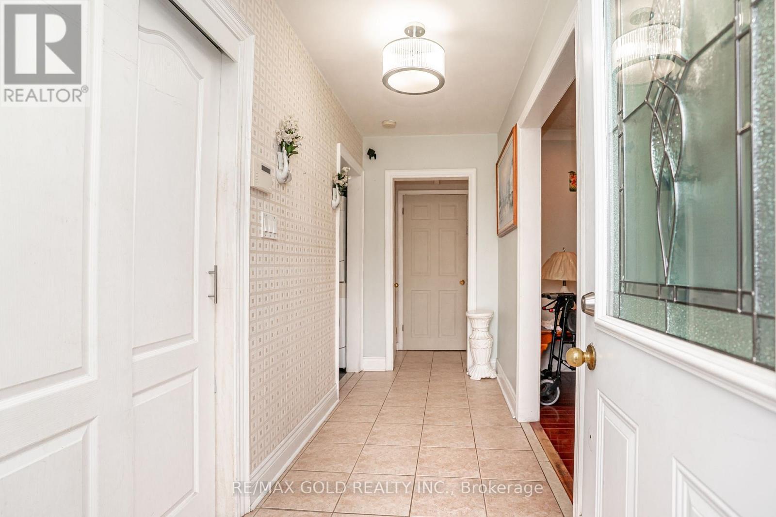 37 Carlyle Crescent, Brampton, Ontario  L6W 2Y9 - Photo 8 - W13045666