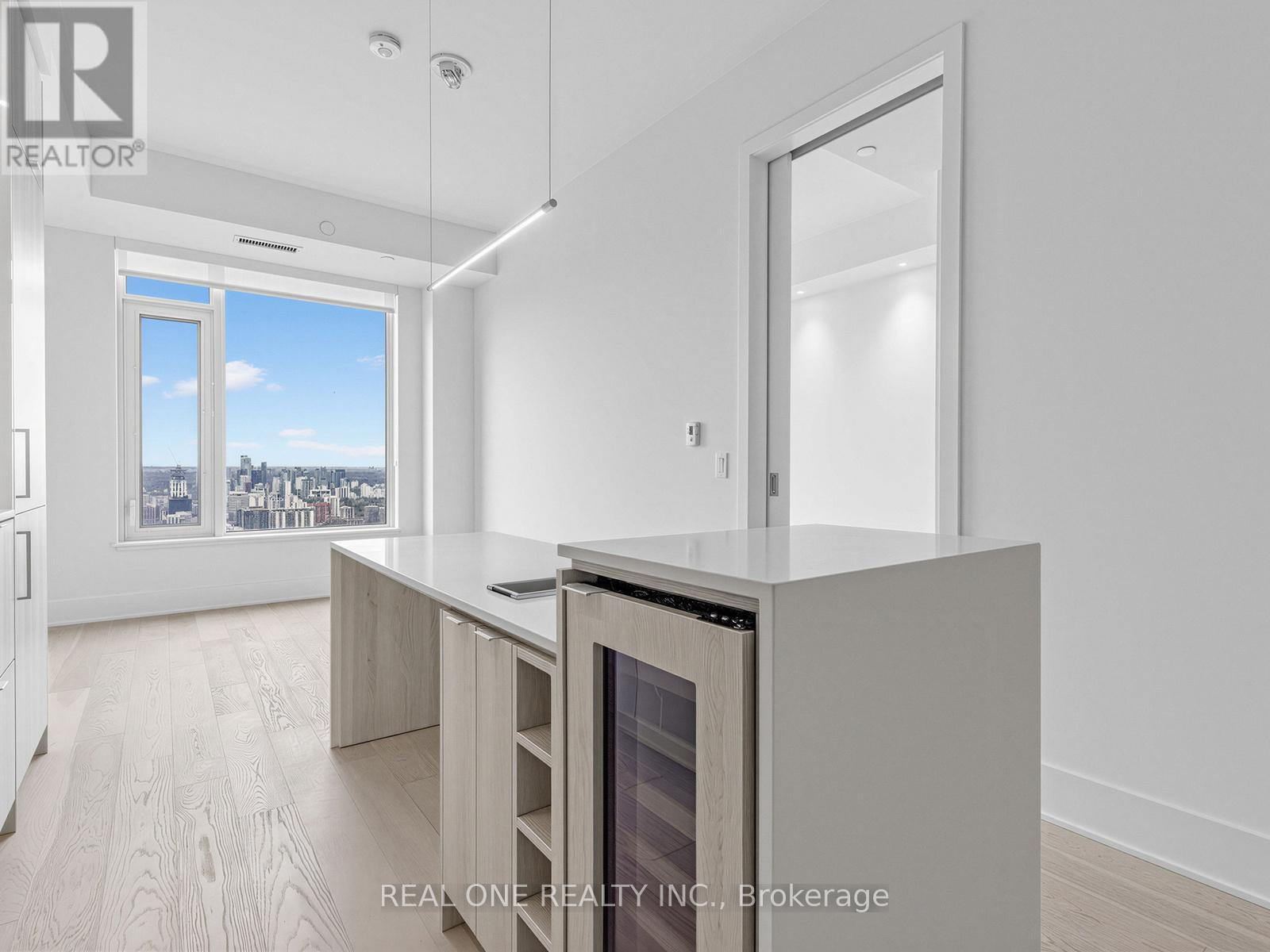 5703 - 11 Yorkville Avenue, Toronto, Ontario  M4W 0B7 - Photo 12 - C13044172