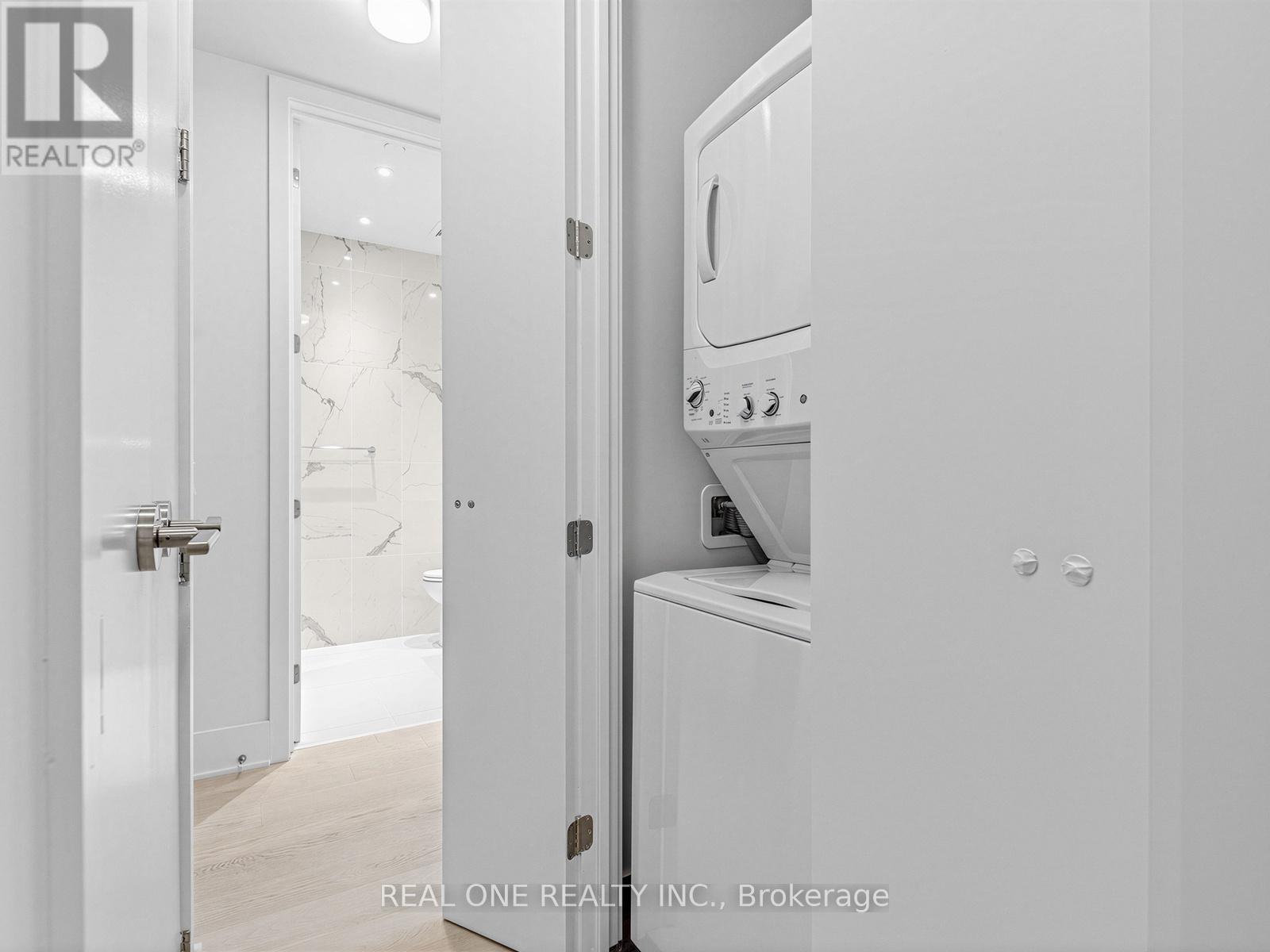 5703 - 11 Yorkville Avenue, Toronto, Ontario  M4W 0B7 - Photo 5 - C13044172