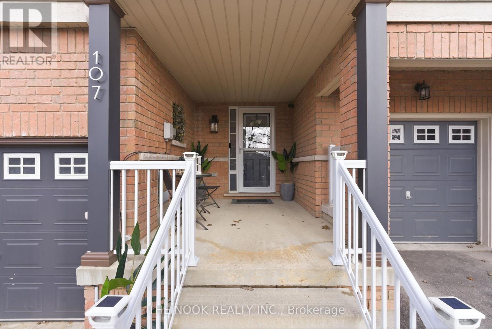 107 BARKDALE WAY, Whitby, Ontario