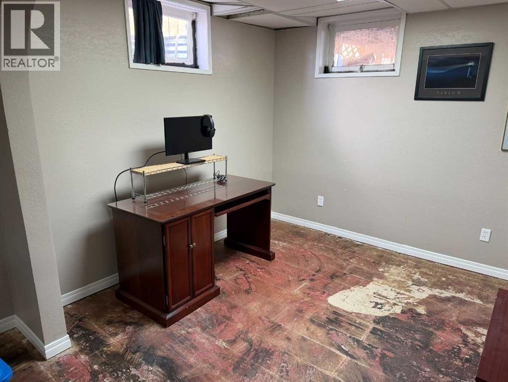 121 2 Avenue, Falher, Alberta  T0H 1M0 - Photo 20 - A2304049