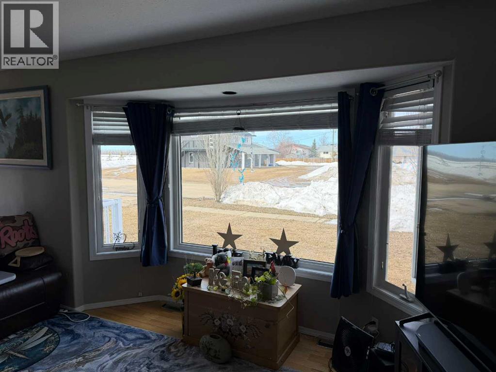 121 2 Avenue, Falher, Alberta  T0H 1M0 - Photo 9 - A2304049