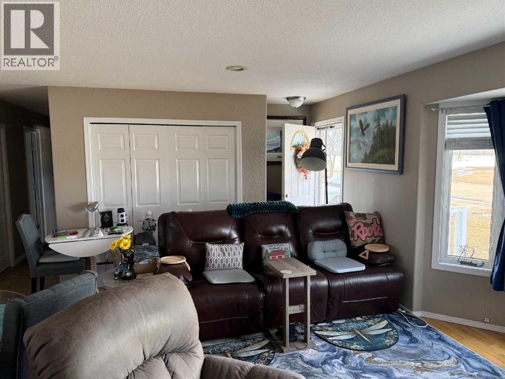 121 2 Avenue, Falher, Alberta  T0H 1M0 - Photo 8 - A2304049