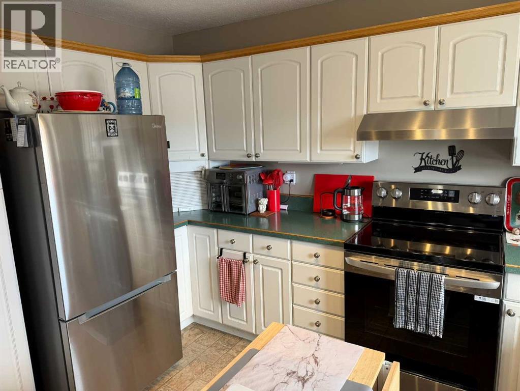 121 2 Avenue, Falher, Alberta  T0H 1M0 - Photo 3 - A2304049