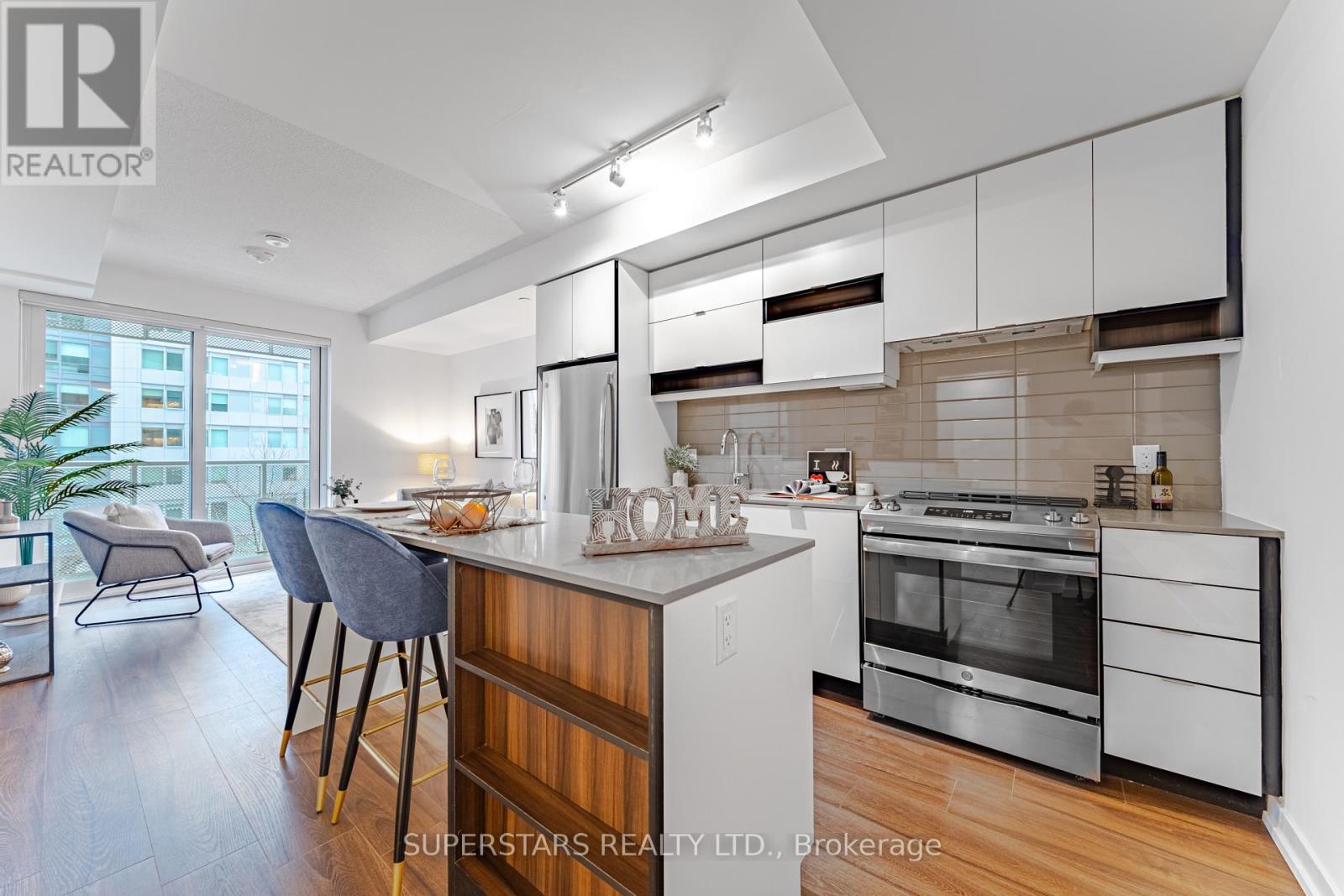 807 - 4065 Confederation Parkway, Mississauga, Ontario  L5B 0L4 - Photo 1 - W13045678