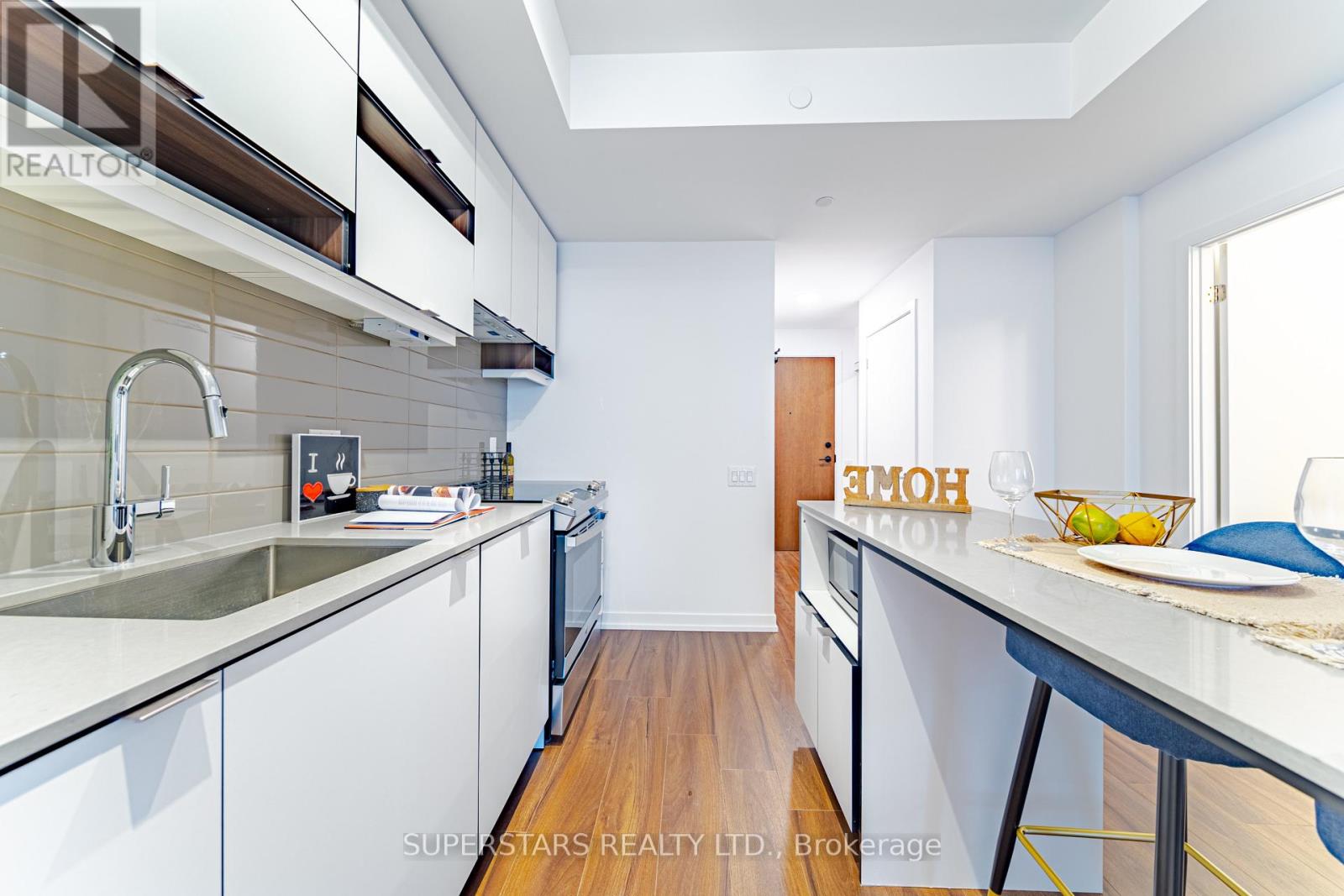 807 - 4065 Confederation Parkway, Mississauga, Ontario  L5B 0L4 - Photo 3 - W13045678