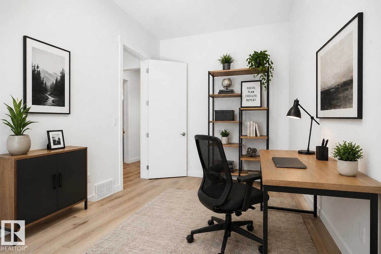 9807 90 Av Nw, Edmonton, Alberta  T6E 2T2 - Photo 5 - E4479612