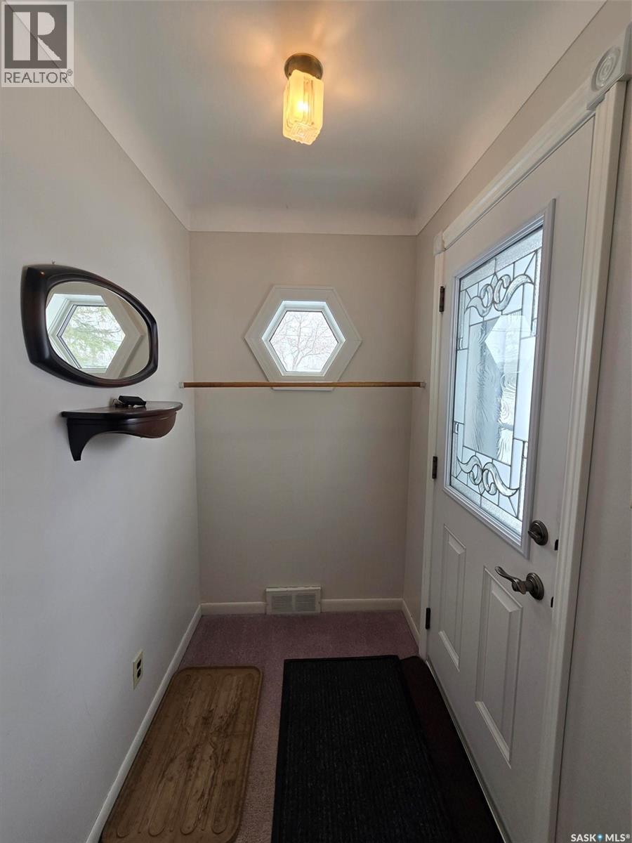 904 Alice Street, Grenfell, Saskatchewan  S0G 2B0 - Photo 10 - SK033973