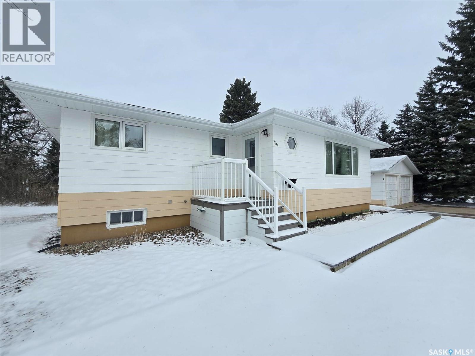 904 Alice Street, Grenfell, Saskatchewan  S0G 2B0 - Photo 3 - SK033973
