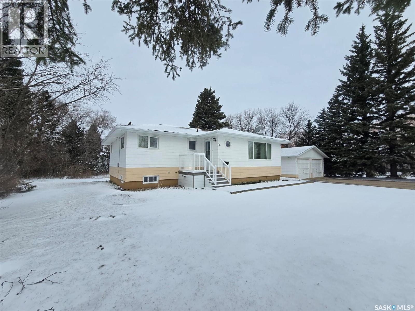 904 Alice Street, Grenfell, Saskatchewan  S0G 2B0 - Photo 4 - SK033973