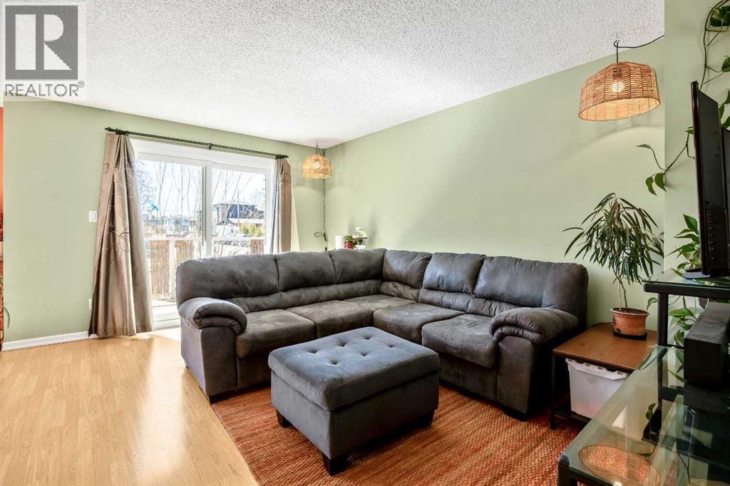 240 27 Avenue NW, Calgary, Alberta  T2M 2H4 - Photo 2 - A2303733