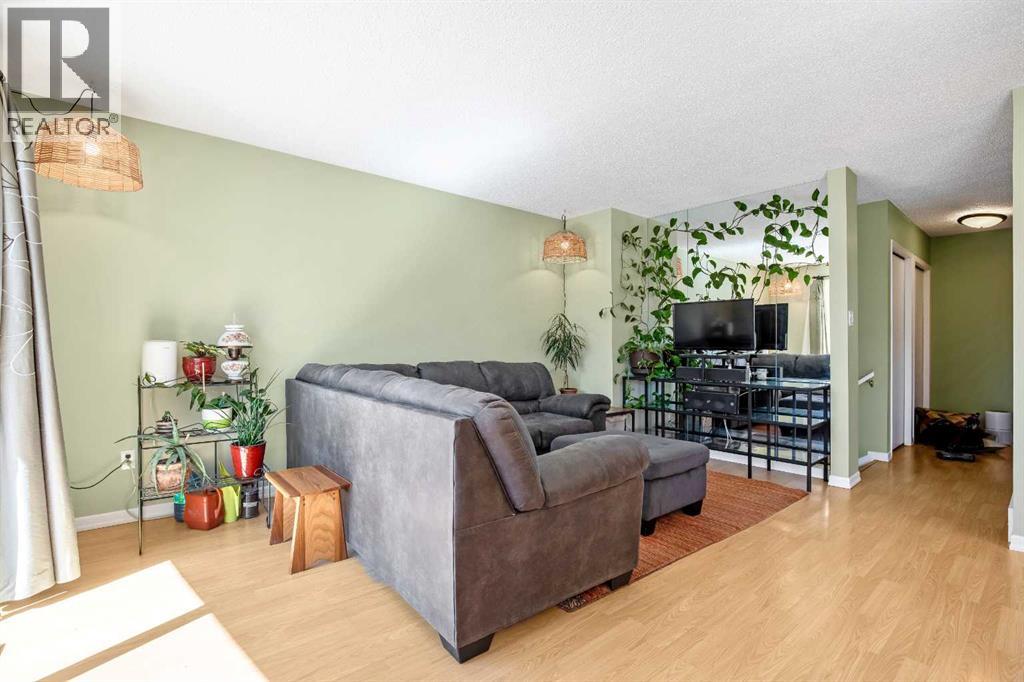 240 27 Avenue NW, Calgary, Alberta  T2M 2H4 - Photo 3 - A2303733