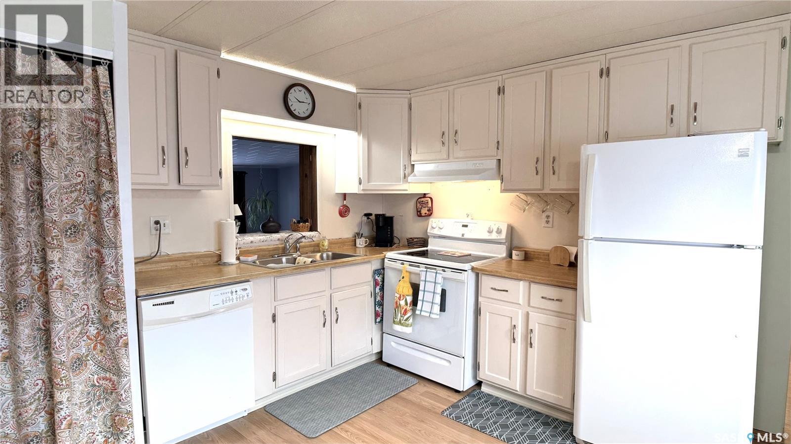 41 Royal Heights, Estevan, Saskatchewan  S4A 2T9 - Photo 7 - SK033984