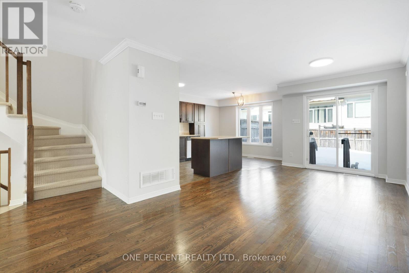 209 Rolling Meadow Crescent, Ottawa, Ontario  K1W 0B1 - Photo 10 - X12852890