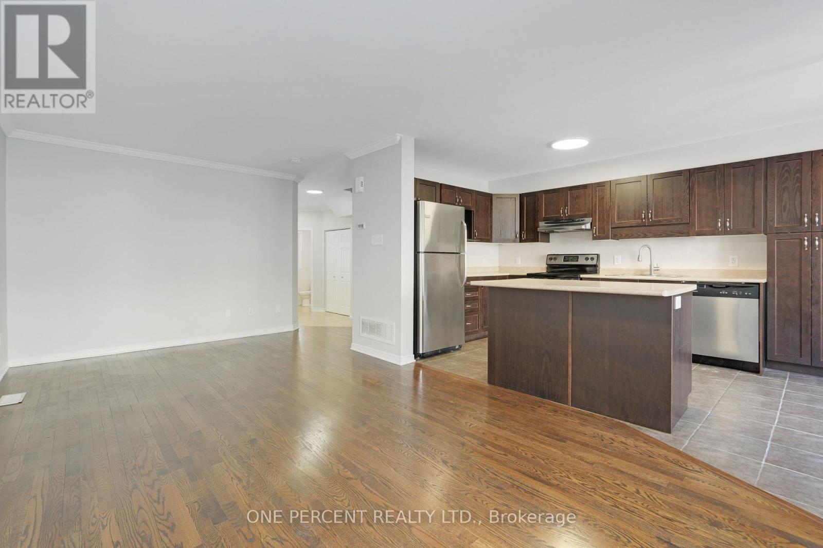 209 Rolling Meadow Crescent, Ottawa, Ontario  K1W 0B1 - Photo 12 - X12852890