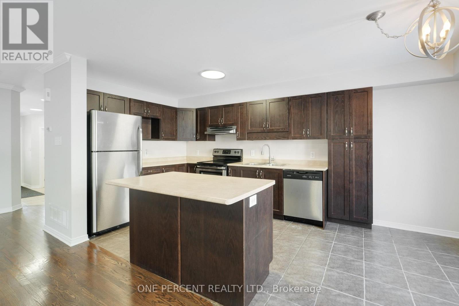 209 Rolling Meadow Crescent, Ottawa, Ontario  K1W 0B1 - Photo 13 - X12852890