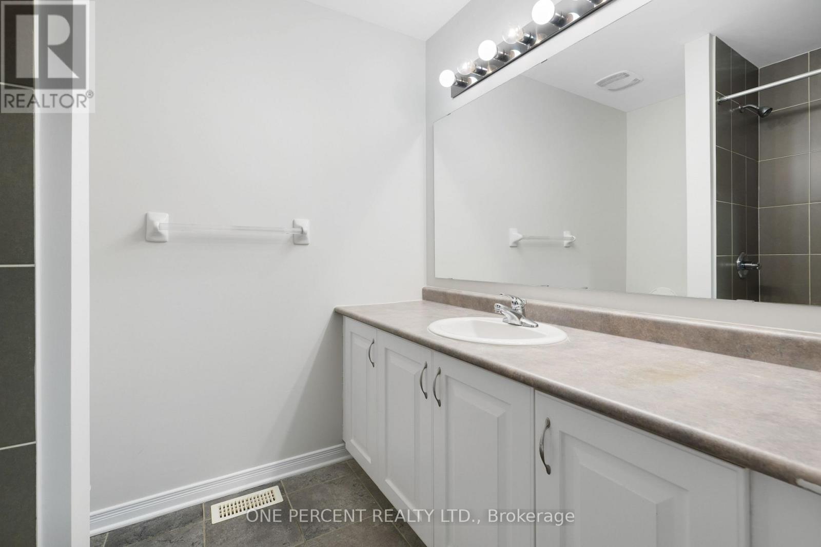 209 Rolling Meadow Crescent, Ottawa, Ontario  K1W 0B1 - Photo 29 - X12852890