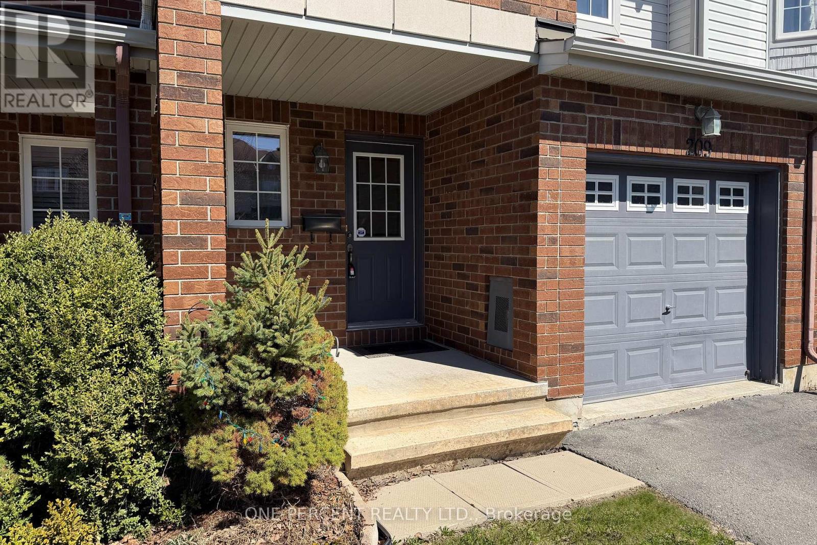 209 Rolling Meadow Crescent, Ottawa, Ontario  K1W 0B1 - Photo 3 - X12852890