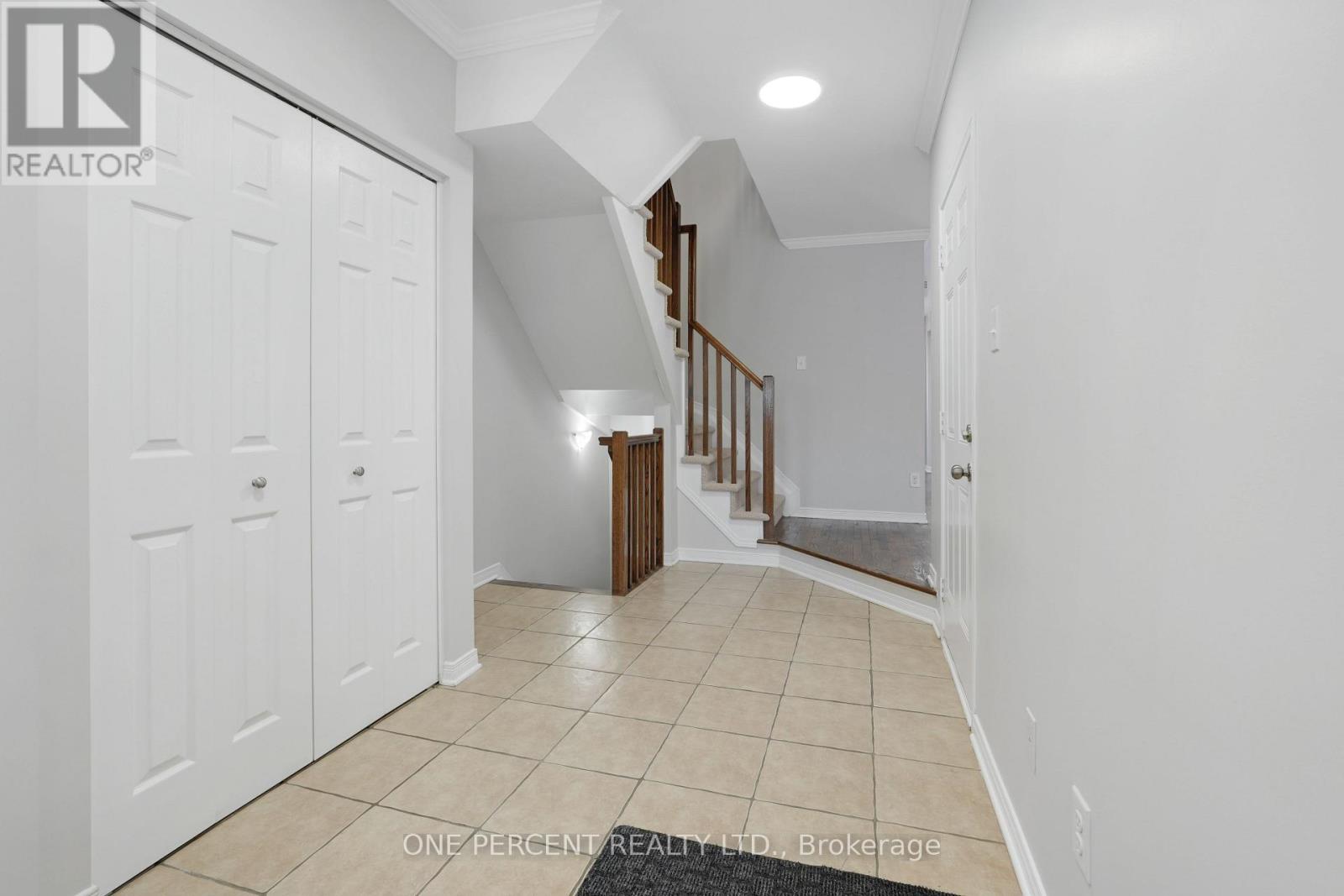 209 Rolling Meadow Crescent, Ottawa, Ontario  K1W 0B1 - Photo 7 - X12852890