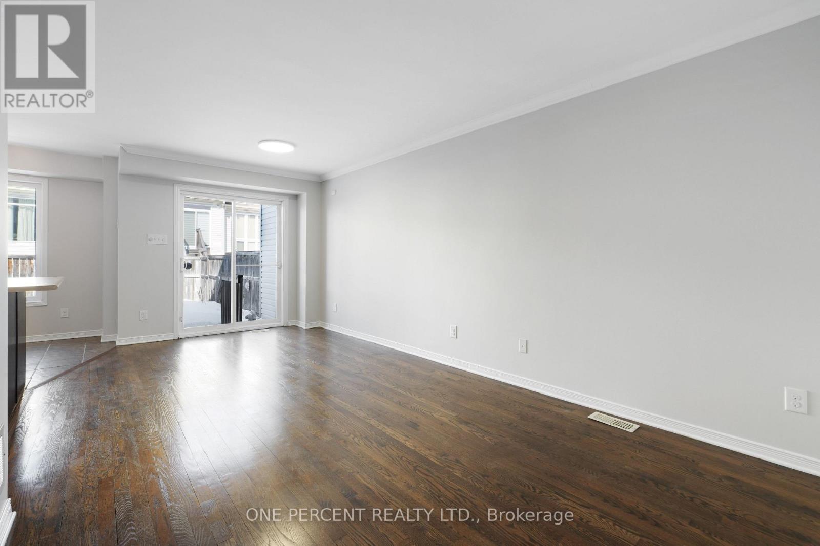 209 Rolling Meadow Crescent, Ottawa, Ontario  K1W 0B1 - Photo 9 - X12852890