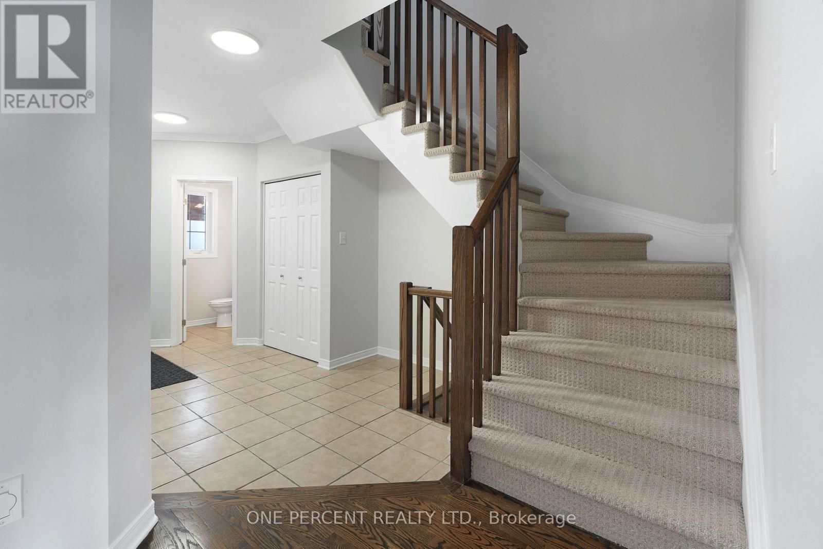 209 Rolling Meadow Crescent, Ottawa, Ontario  K1W 0B1 - Photo 8 - X12852890