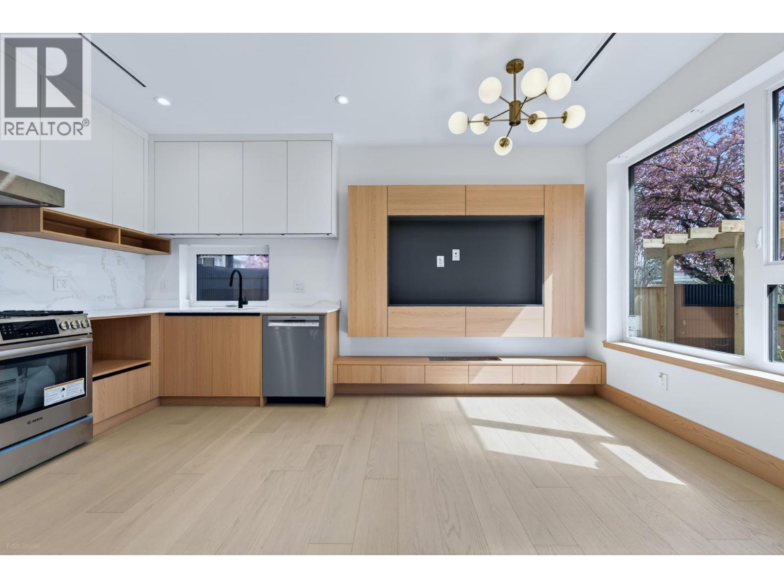 3 1495 E 58th Avenue, Vancouver, British Columbia  V5P 2B9 - Photo 2 - R3108812