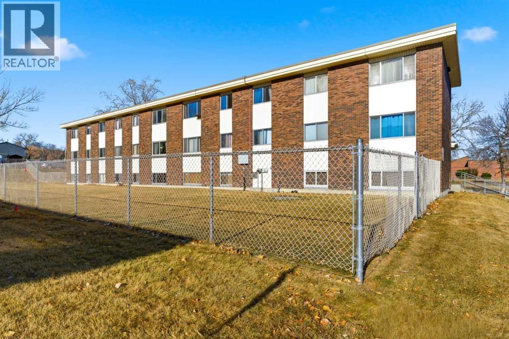 103, 231 64 Avenue NW, Calgary, Alberta  T2K 0M1 - Photo 1 - A2294733