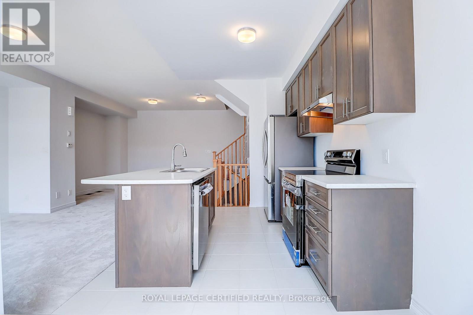 2013 Cameron Lott Crescent, Oshawa, Ontario  L1L 0S1 - Photo 13 - E13045760