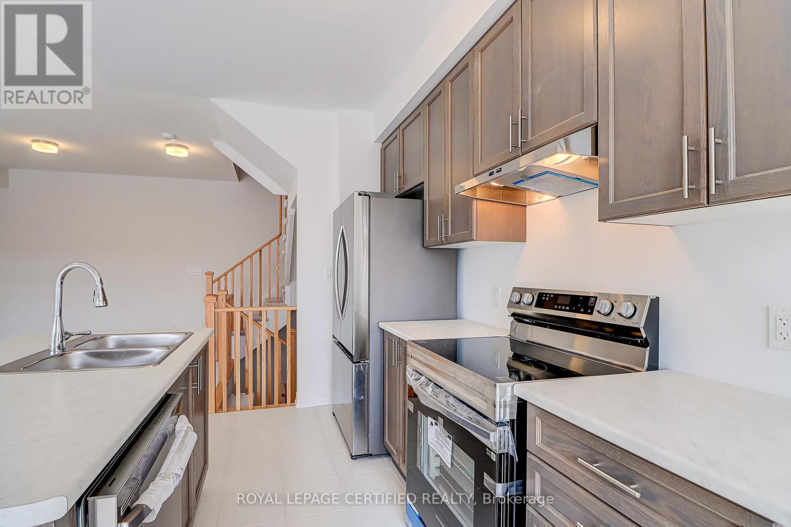 2013 Cameron Lott Crescent, Oshawa, Ontario  L1L 0S1 - Photo 14 - E13045760